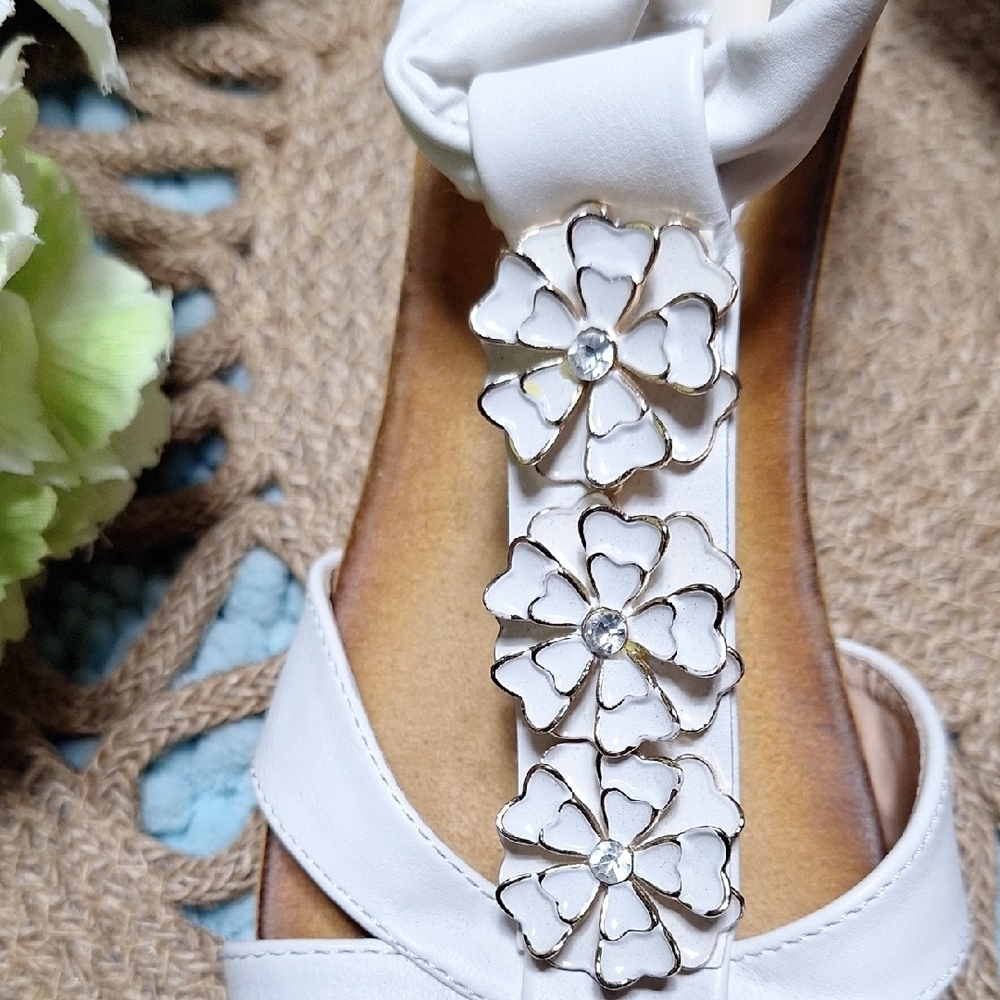 Spring Step White Floral Wedges - Picture 2 of 8